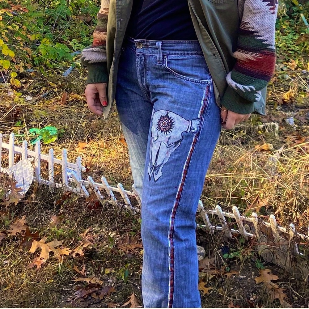 Hand Painted Levi’s jeans. Custom painted Bison skull. Painted by Kay. 34 x 30